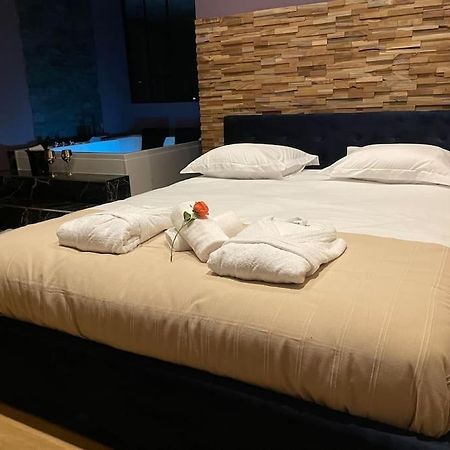 Le Cocon Des Granges - Suite Sauna Jaccuzi Spa Bonnieres-sur-Seine Екстер'єр фото